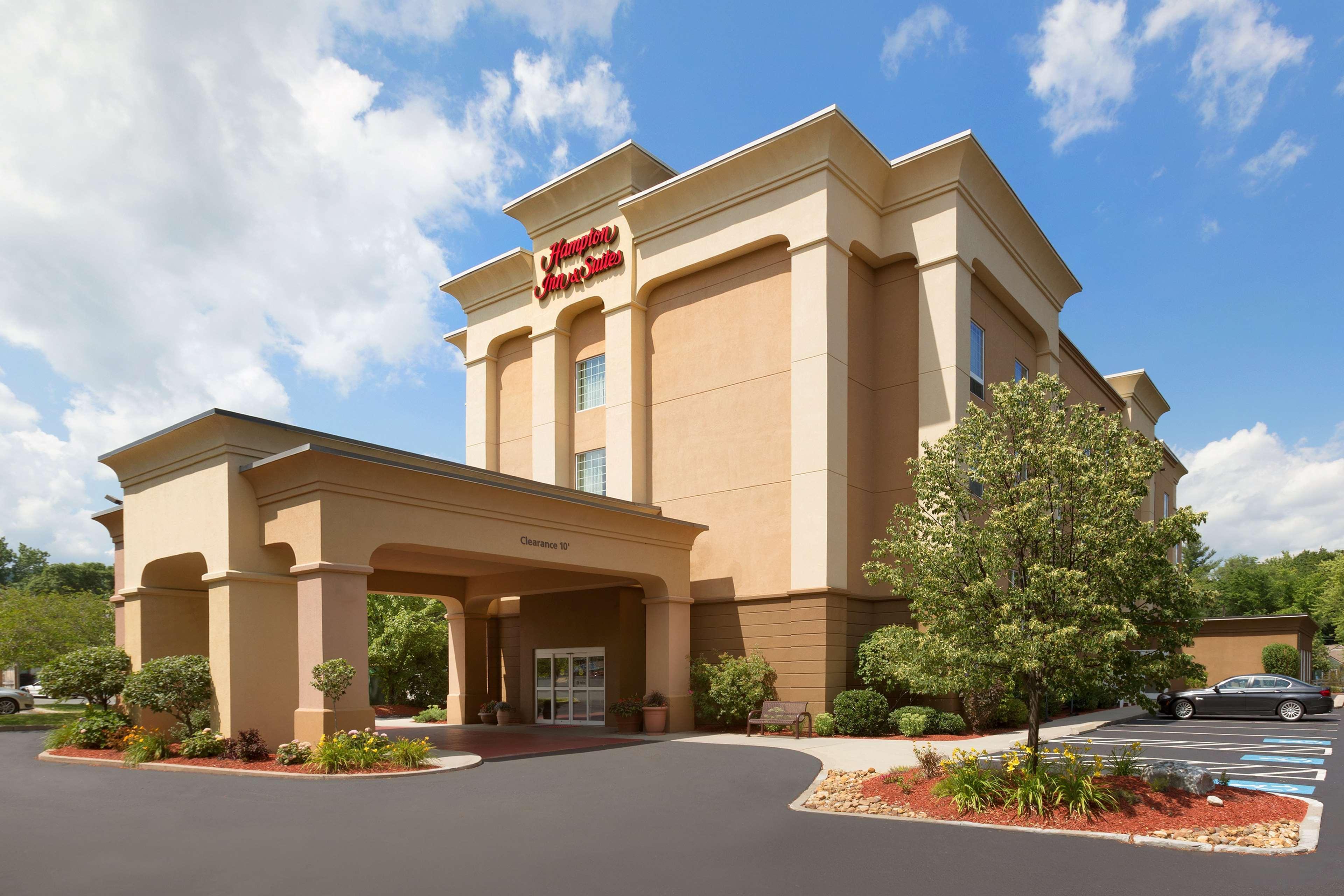 Hampton Inn & Suites Greenfield Extérieur photo