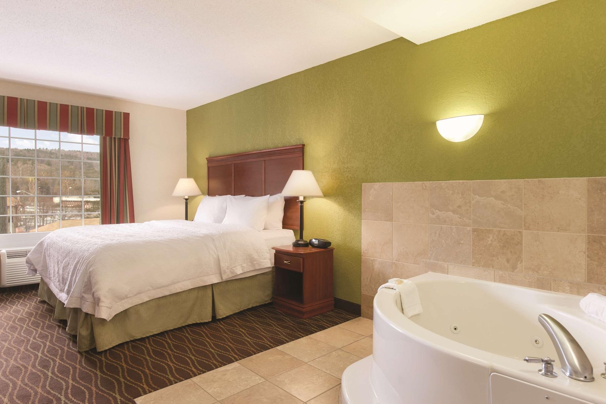 Hampton Inn & Suites Greenfield Extérieur photo
