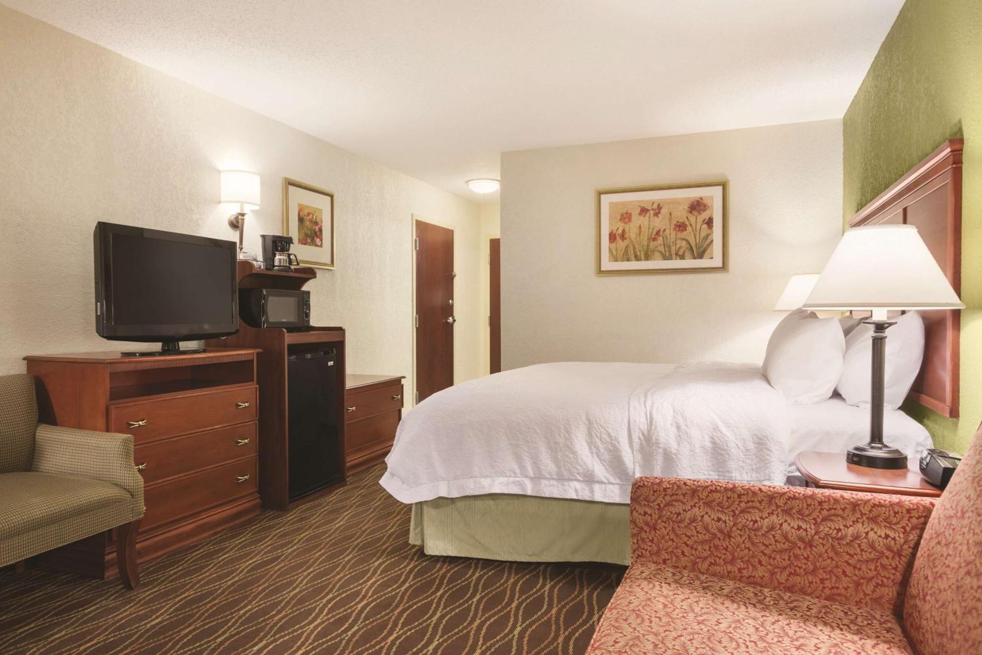 Hampton Inn & Suites Greenfield Extérieur photo