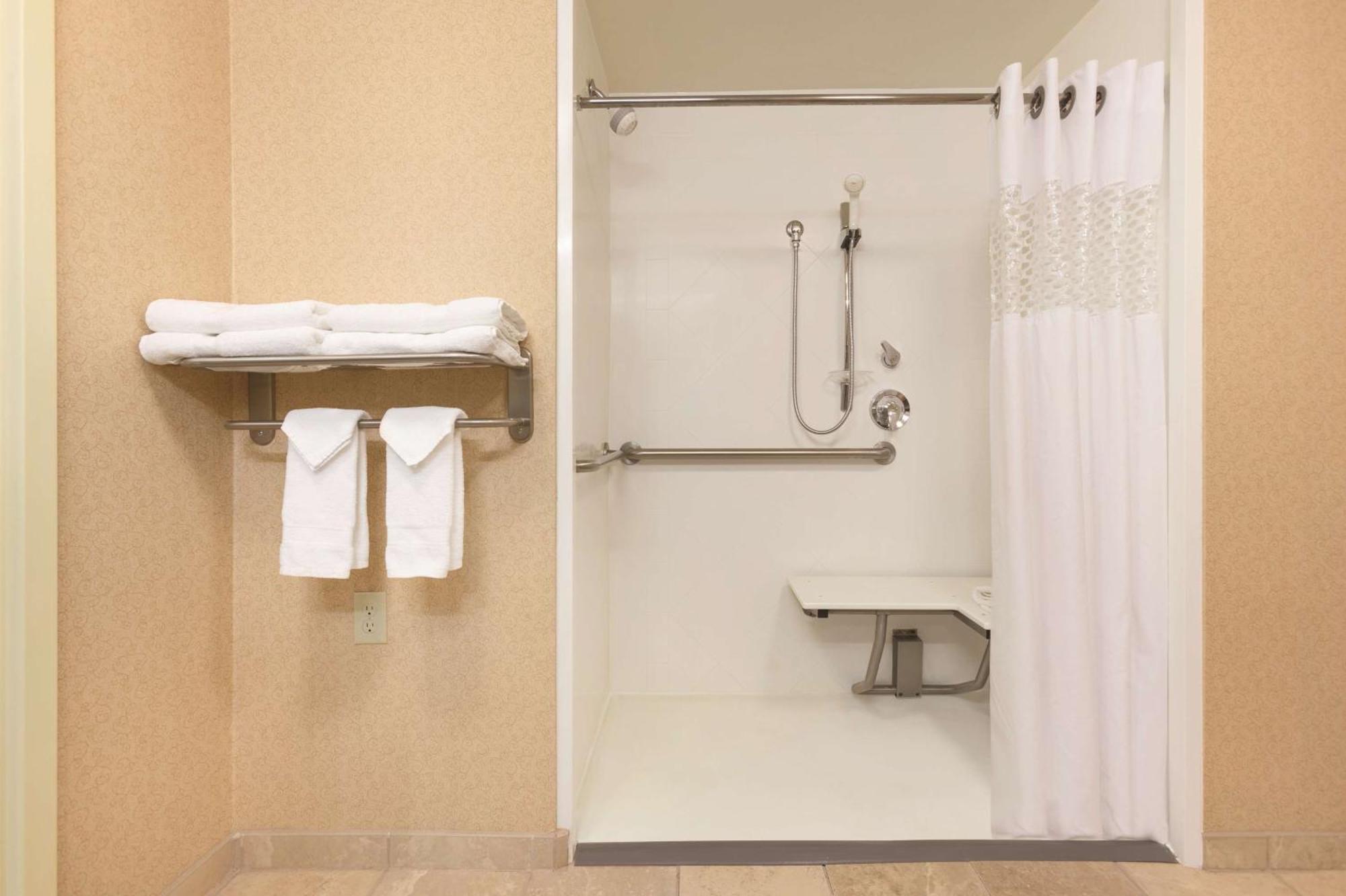 Hampton Inn & Suites Greenfield Extérieur photo