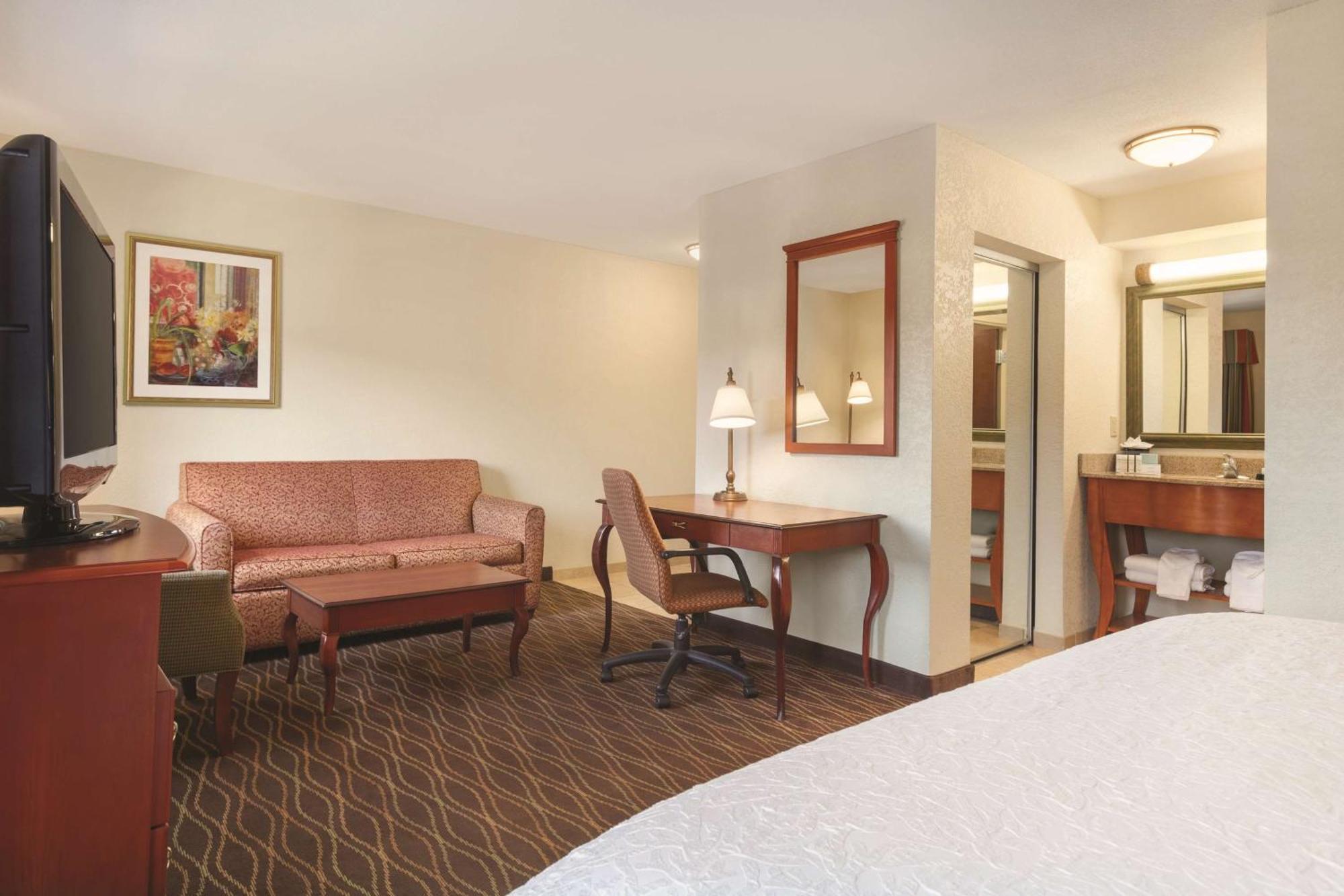 Hampton Inn & Suites Greenfield Extérieur photo