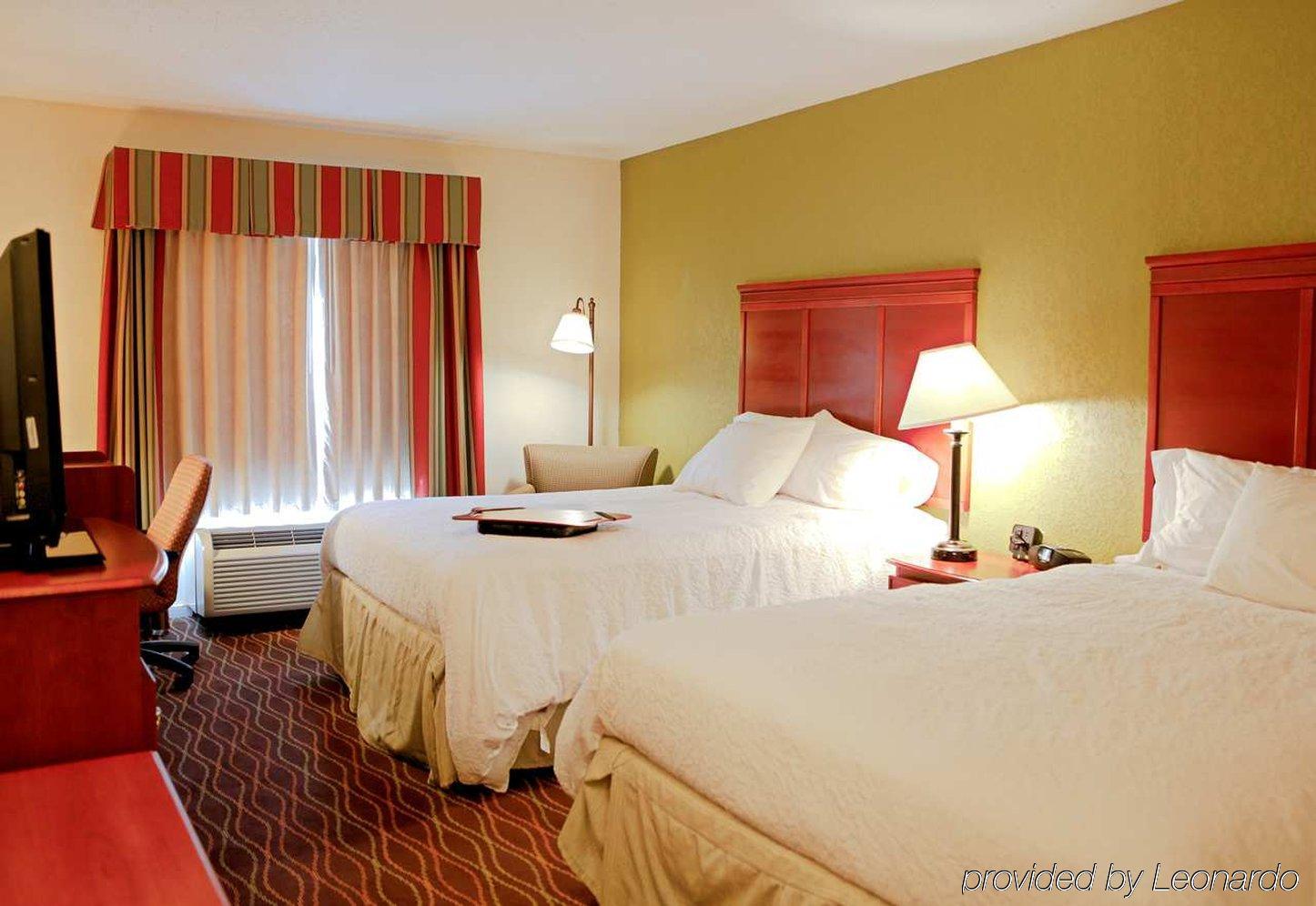 Hampton Inn & Suites Greenfield Extérieur photo