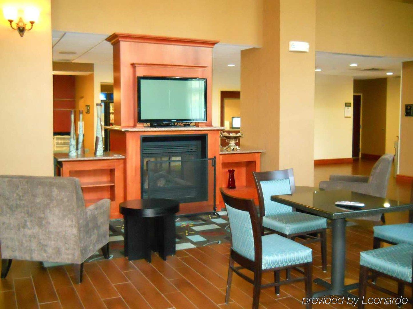 Hampton Inn & Suites Greenfield Extérieur photo