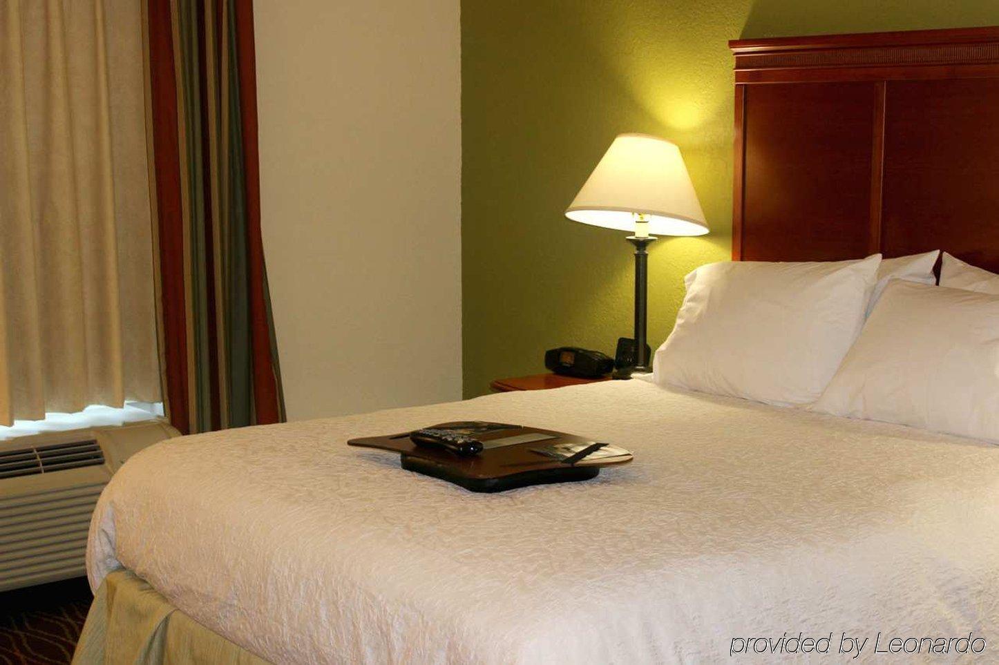 Hampton Inn & Suites Greenfield Extérieur photo